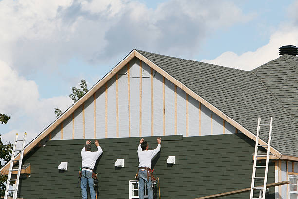 Professional Siding technician working in Batavia, IL